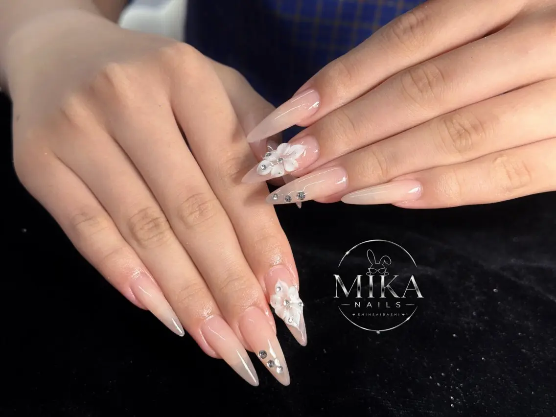 ネイル ガーリー キラキラネイル 韓国ネイル ロングネイル シンプルネイル ハンドネイル 🦊Genie🦊 Mika Nailsのネイルデザイン