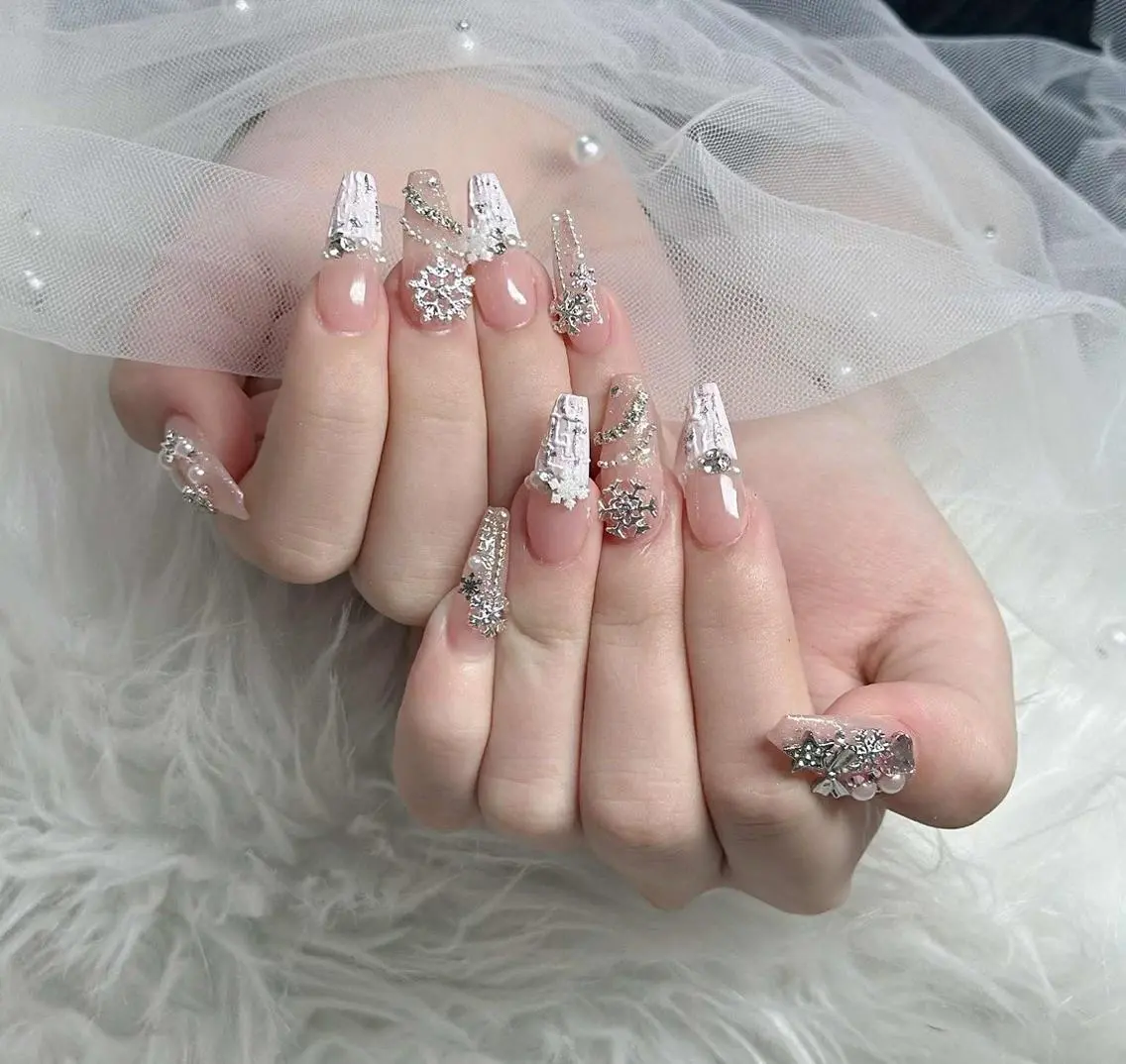 ネイル オーロラネイル フレンチネイル ジェルネイル ハロウィン キラキラネイル ハンドネイル H.baby Nail Salonのネイルデザイン