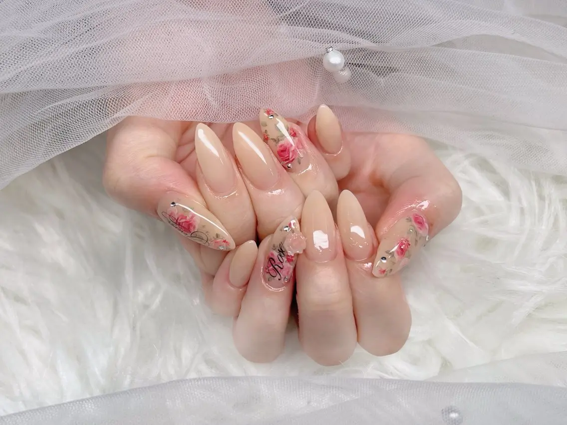 ネイル チークネイル ドット フレンチネイル グラデーション 韓国ネイル ハンドネイル Kei Nail Shibuyaのネイルデザイン