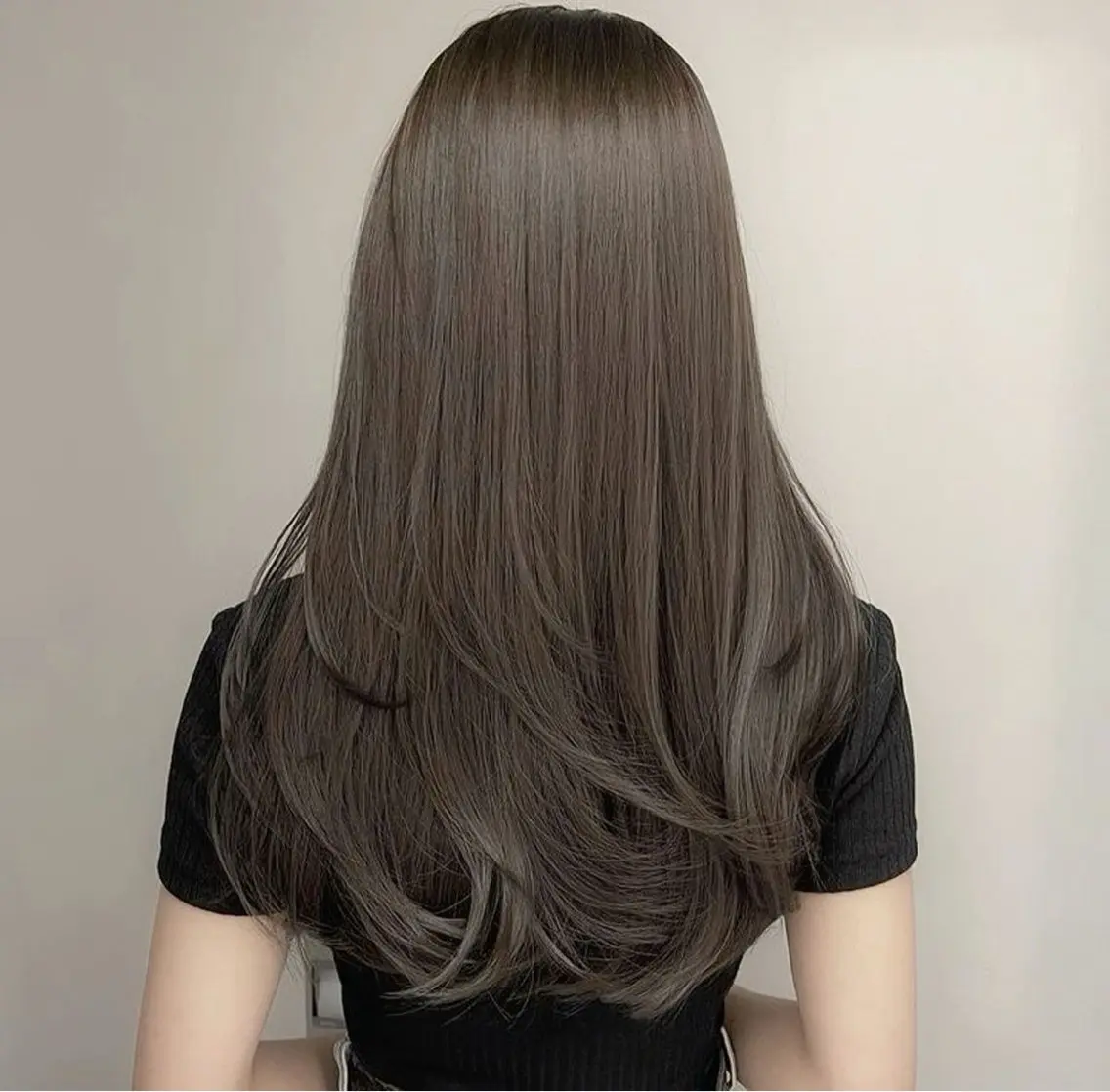 セミロング カラー ミディアムレイヤー 添田晃基のヘアスタイル