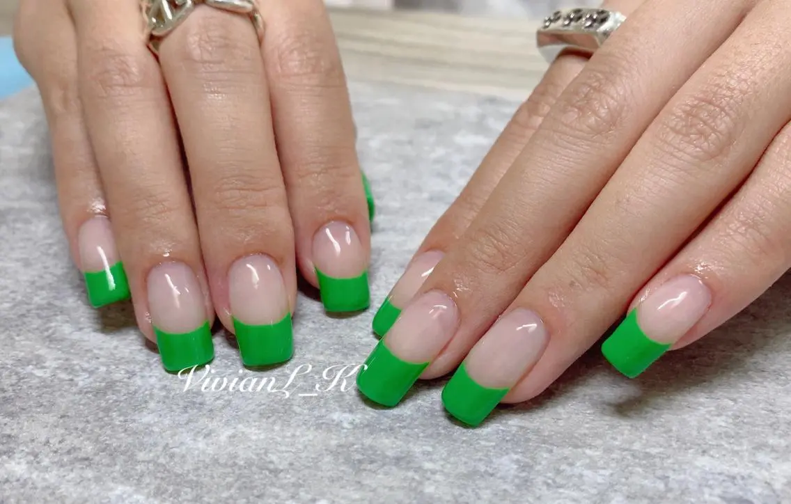 ミディアム 🍉Vivian🌴 LK🍉のネイルデザイン