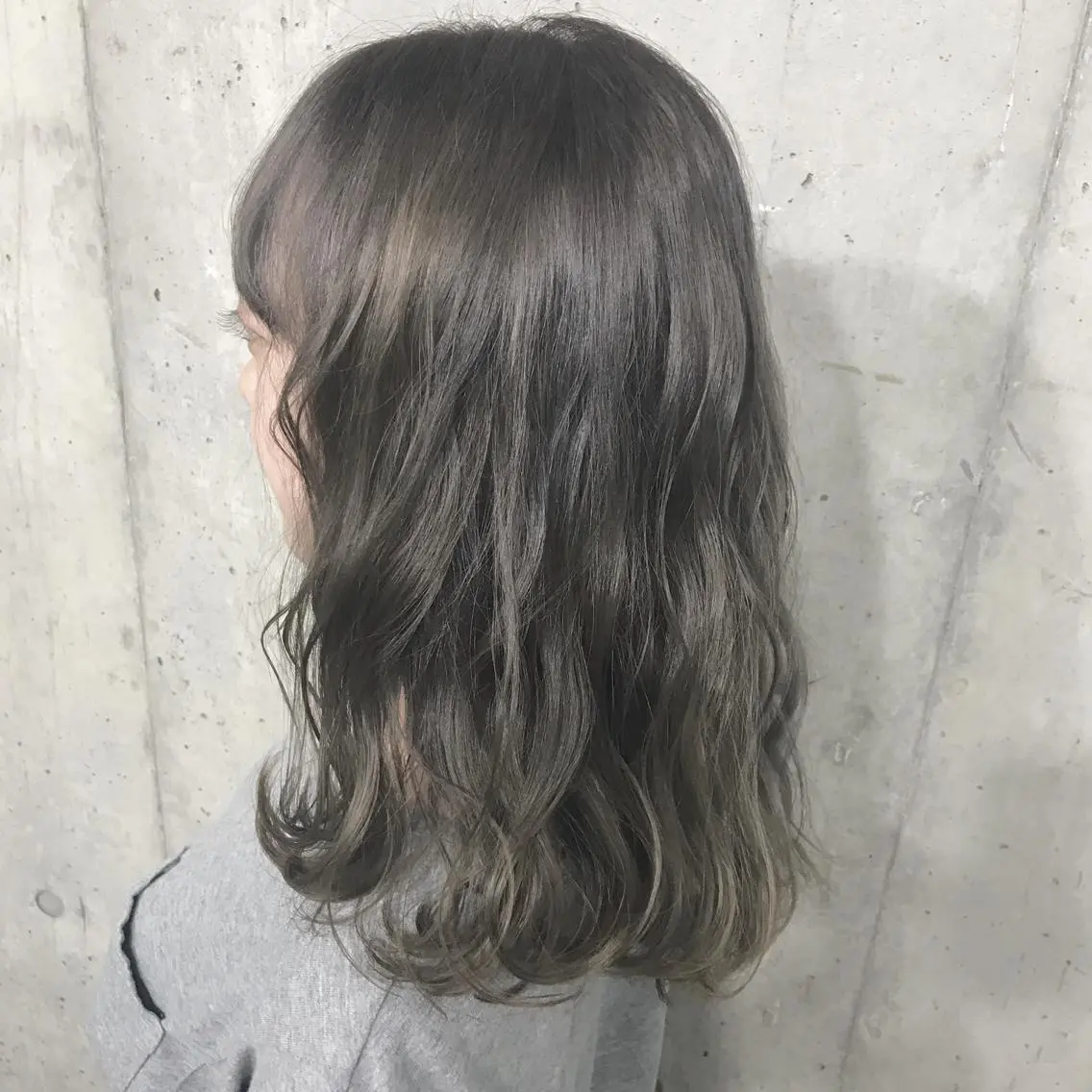セミロング カラー ヘアアレンジ キッズ ネイル グレージュ サロンドミルク 渋谷高比良のヘアスタイル