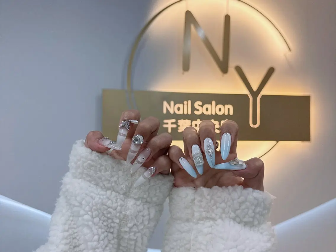 ネイル 長さ出し フットネイル フレンチネイル ジェルネイル ガーリー ハンドネイル NYネイルサロン 千葉中央店のネイルデザイン