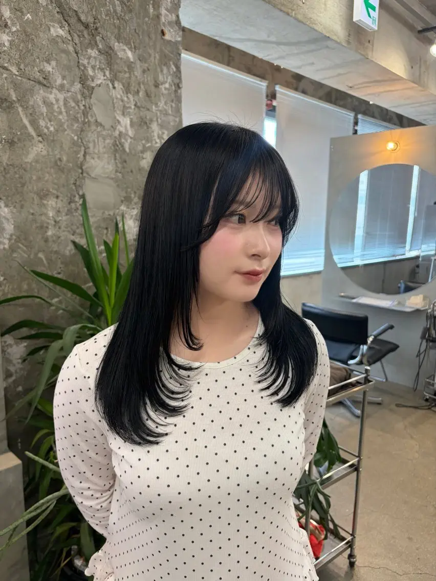 セミロング カット アライ レンカのヘアスタイル
