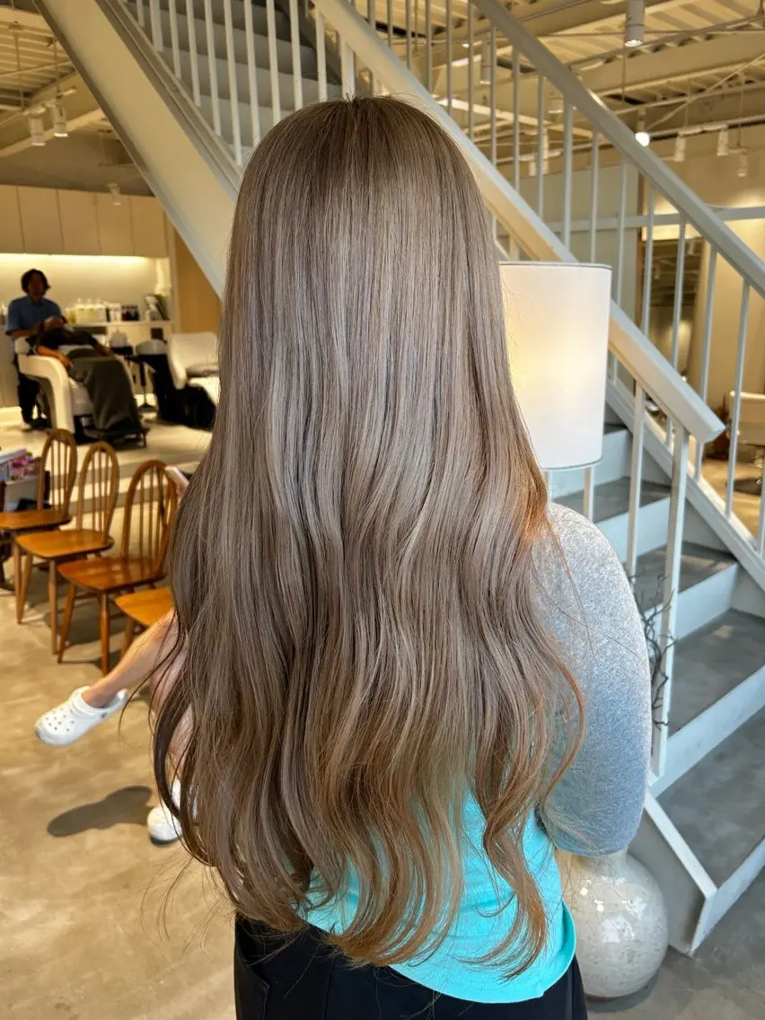 ロング ヘアカラー 篠原 若奈のヘアスタイル