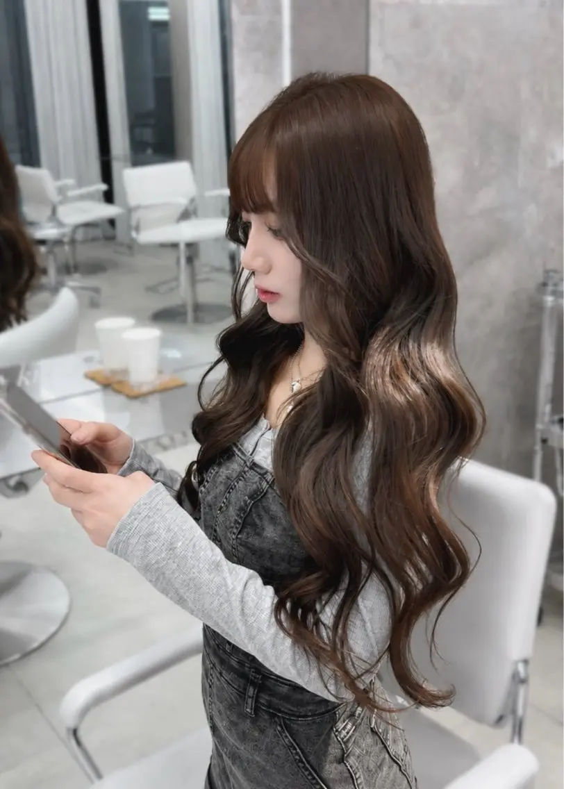 ロング カラー ベージュカラー 透明感カラー 韓国風ヘア レイヤーカット 小顔カット カット ヘアカラー トリートメント ちい/韓国レイヤー /グレージュのヘアスタイル