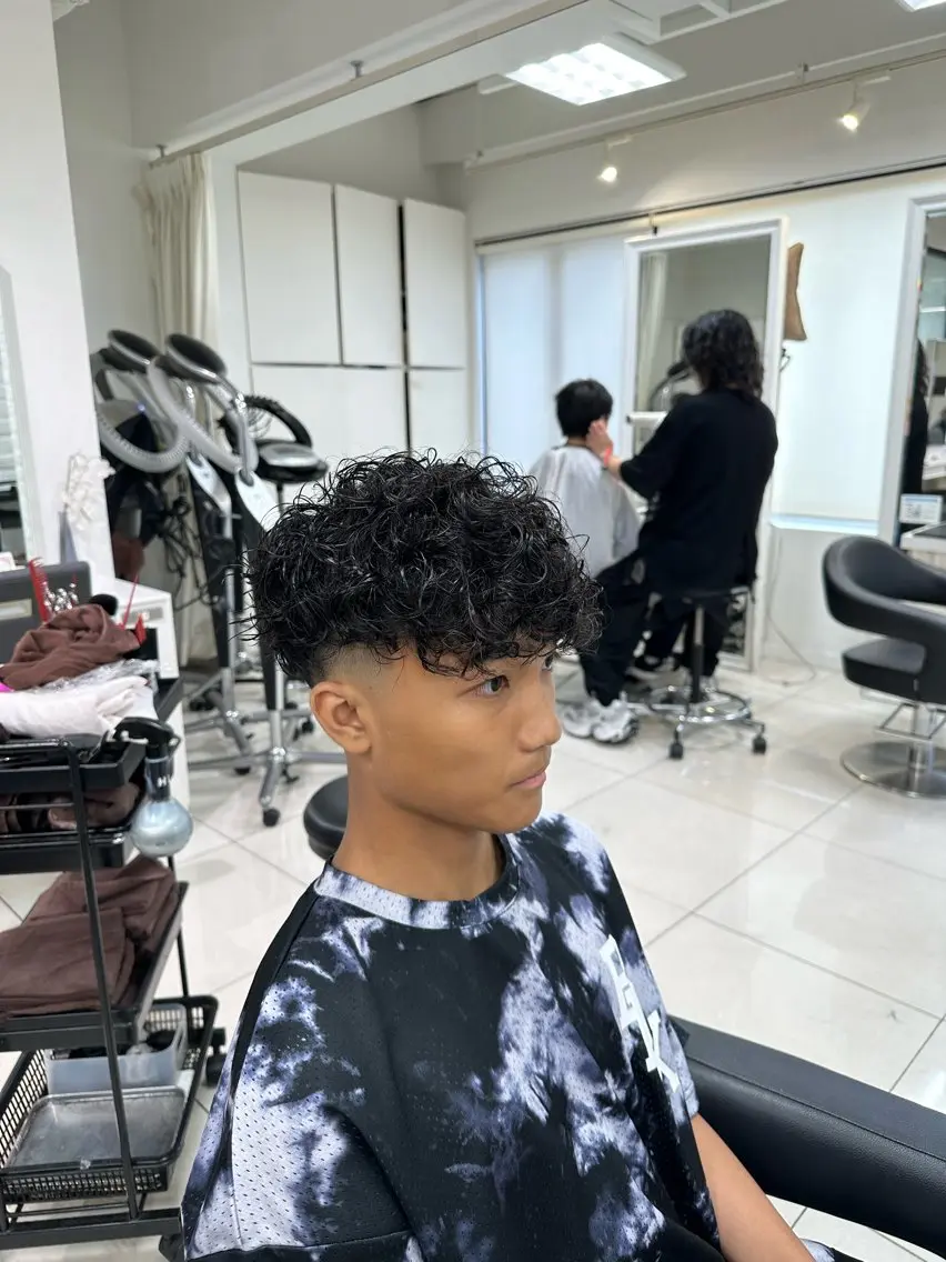 ショート パーマ メンズ スペインカール カット パーマ トリートメント フェザーパーマ職人 🪶ryosukeのヘアスタイル