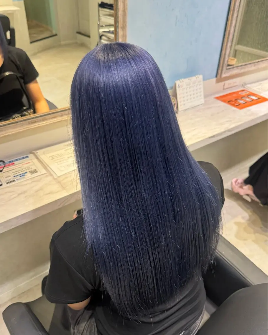 ロング カラー ブリーチ ブルーカラー ケアブリーチ ケアカラー シルバー ヘアカラー トリートメント 🦋ブリーチ/カラー 専門AYA💖のヘアスタイル