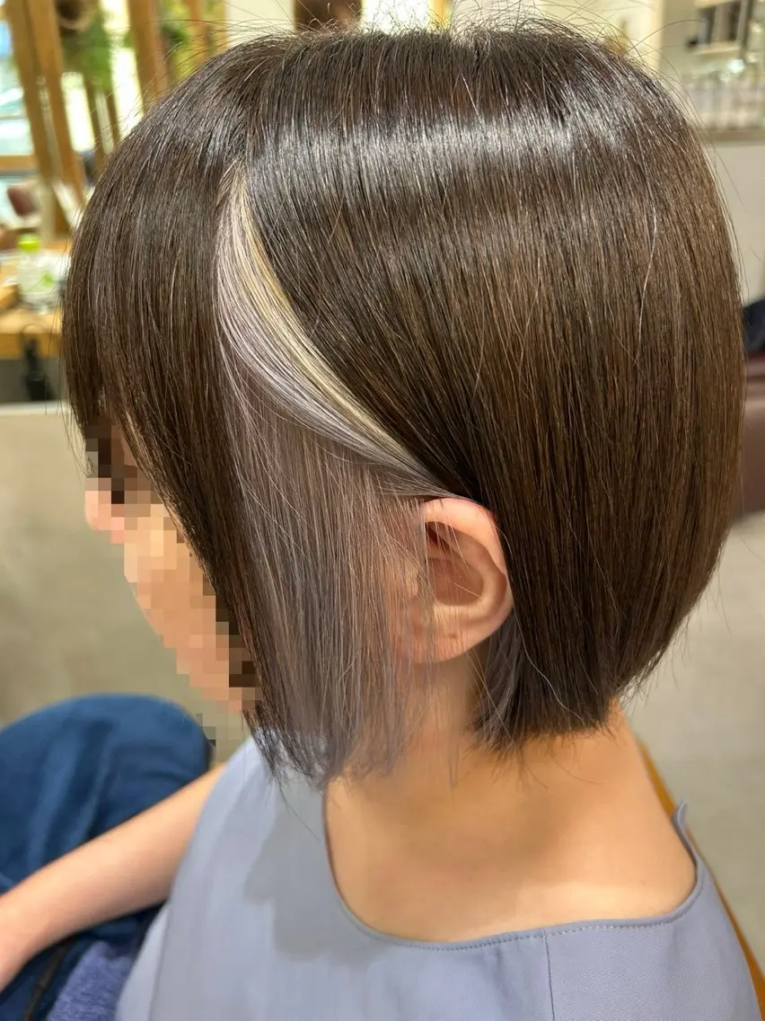 ショート カラー シルバー カット ヘアカラー トリートメント 若狭 彩花のヘアスタイル