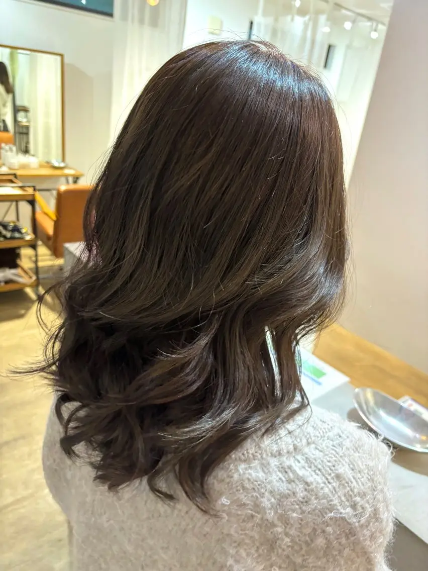 ミディアム 山内 利紗のヘアスタイル