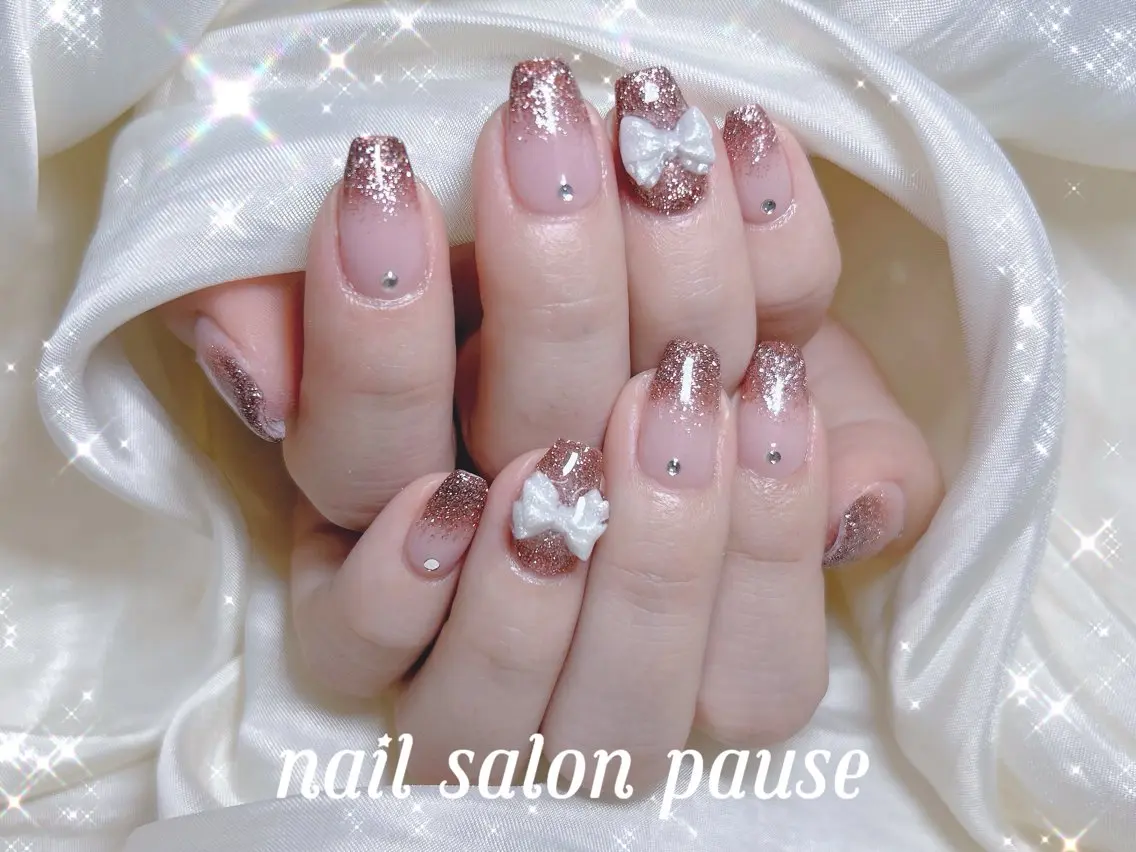 ネイル グラデーション ラメ(グリッター) ラメグラデーション リボン ハンドネイル ハンドケア nail salon pause✨のネイルデザイン