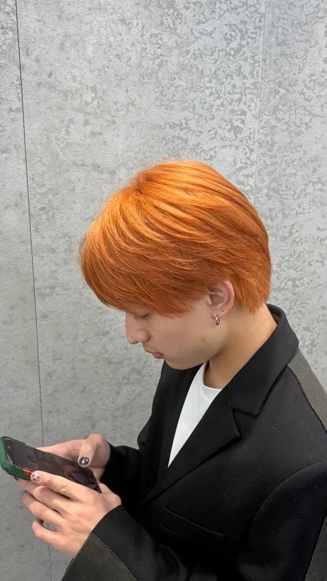 カラー ハイトーンカラー オレンジ ヘアカラー 髙橋 偉月のヘアスタイル
