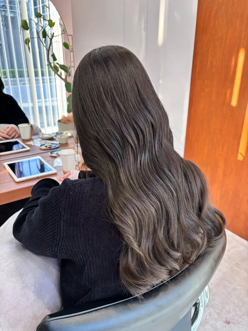 ロング ヘアカラー 千田 りんなのヘアスタイル