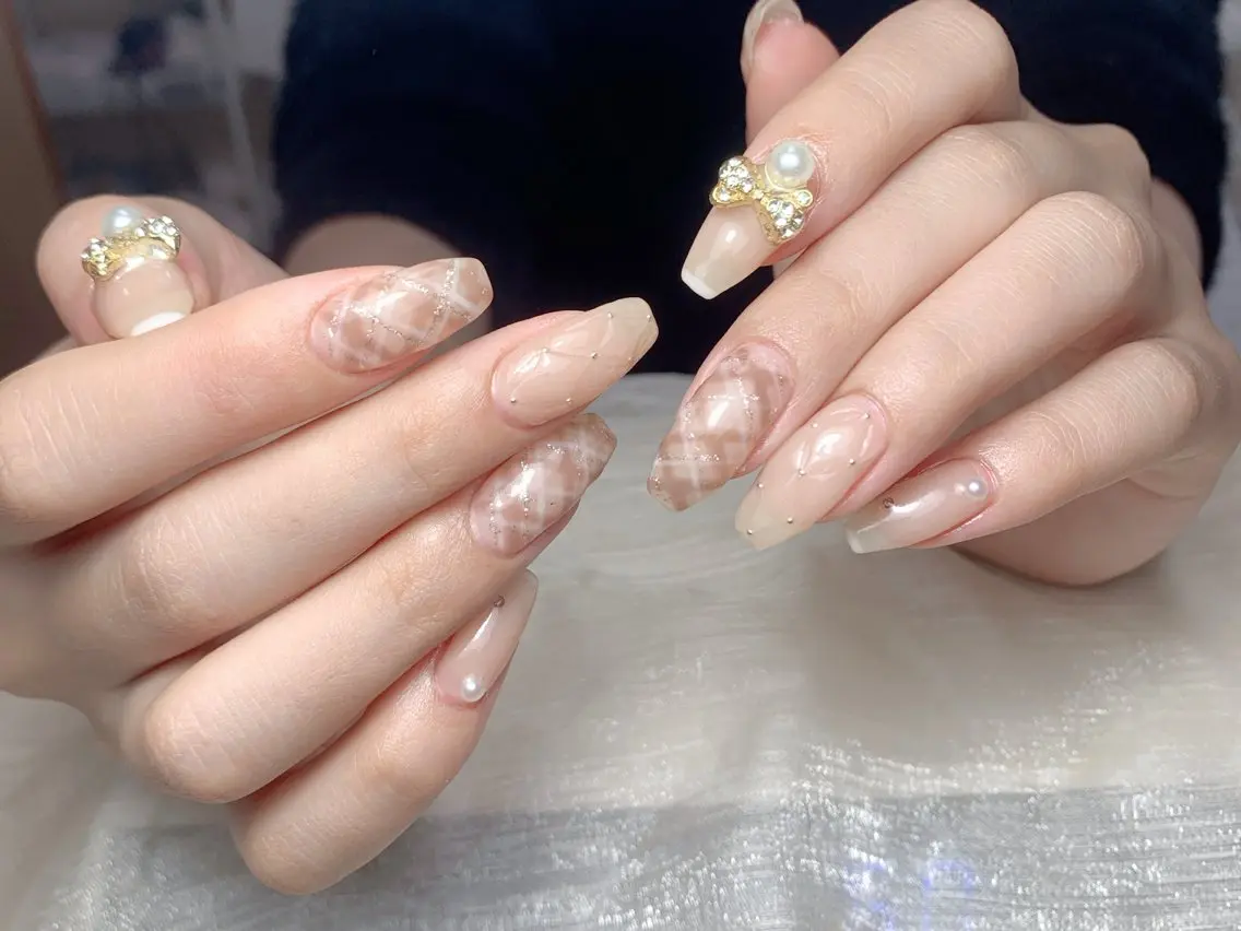 ネイル オーロラネイル チークネイル フレンチネイル ジェルネイル ガラスフレンチ ハンドネイル Nail Jolieのネイルデザイン