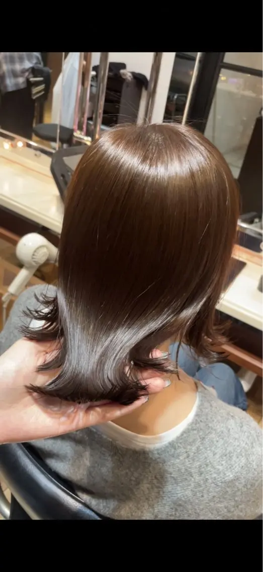 ミディアム カラー ブリーチ ブラウンカラー ブリーチなしカラー オリーブブラウン オリーブカラー カット ヘアカラー トリートメント ご新規様限定 透明感カラーKANAのヘアスタイル