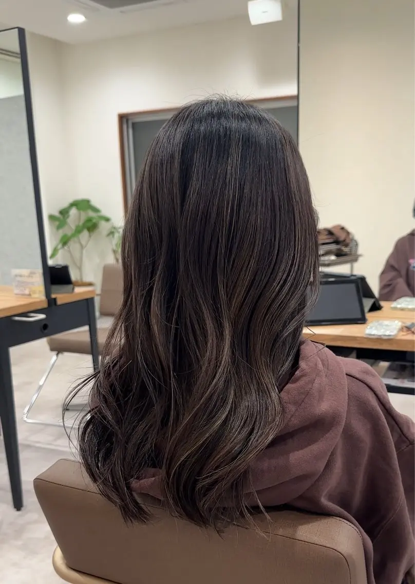ロング カラー ハイライトカラー ハイライト カット ヘアカラー 白髪ぼかしハイライト レイヤー川口 元気のヘアスタイル