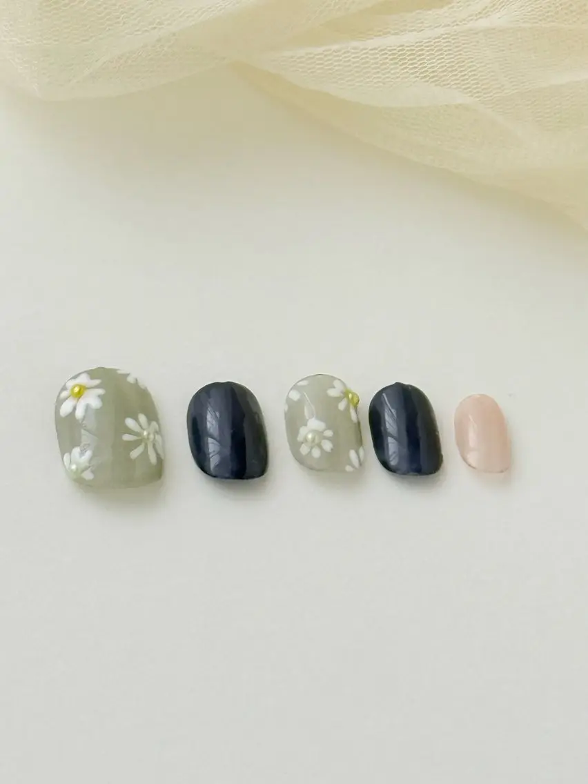 ネイル charm.nail 🌼kanaのネイルデザイン