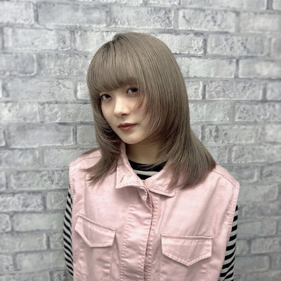 ミディアム レイヤー✖️グレー ジュSOGO🩶のヘアスタイル
