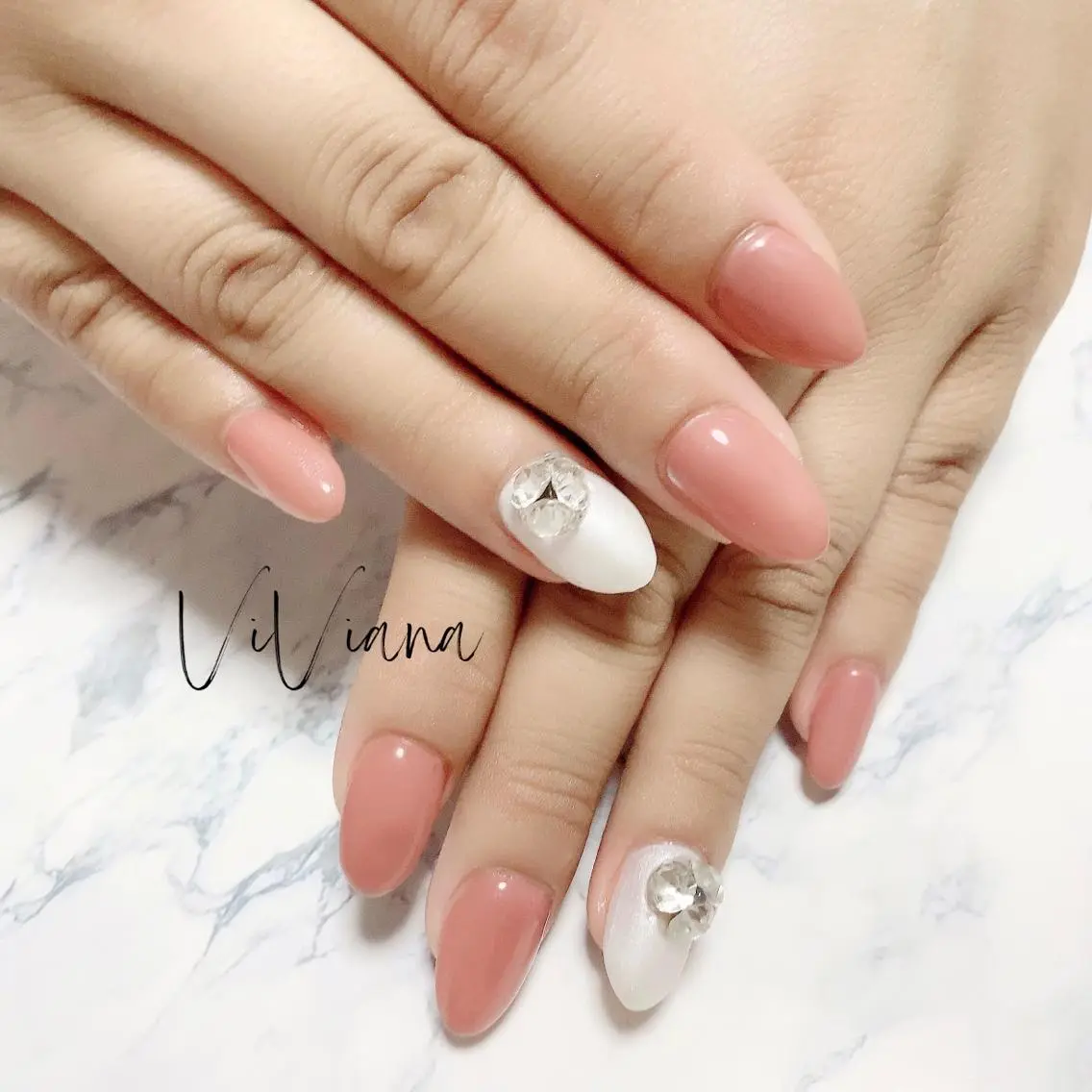 ネイル ストーンネイル ハンドネイル ViViana ヴィヴィアナのネイルデザイン