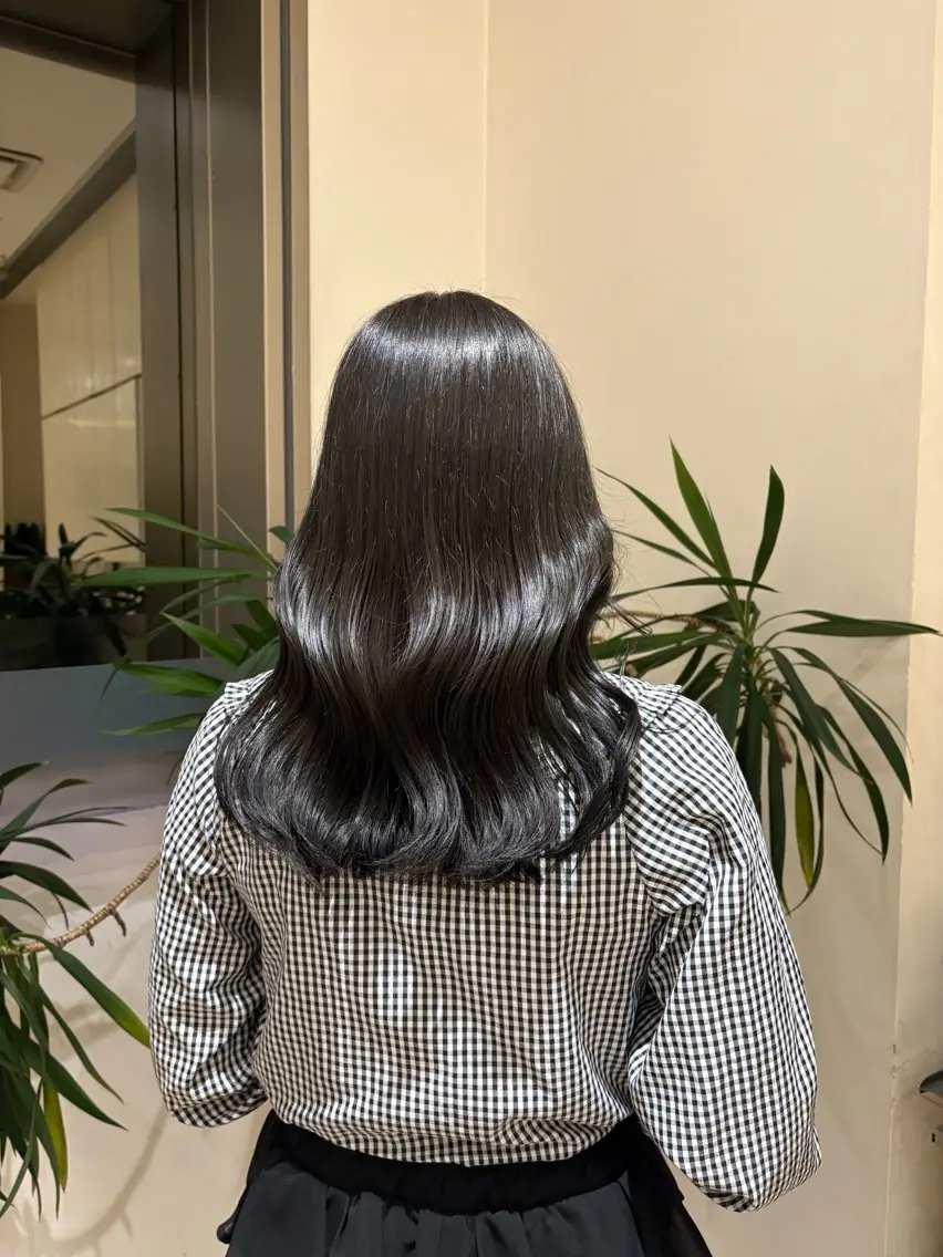 カラー グレージュ オリーブグレージュ オリーブグレー 安江 萌のヘアスタイル