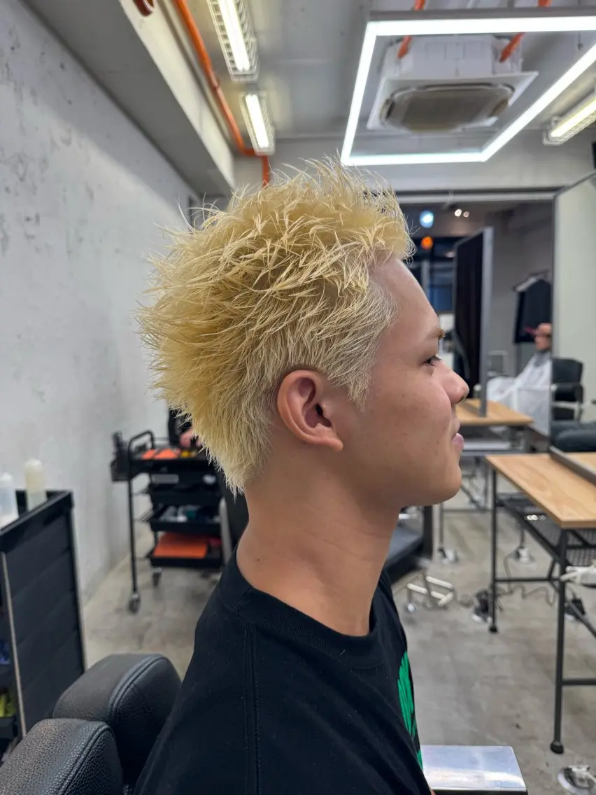 ショート カラー メンズ メンズブリーチ フェードカット メンズショート スキンフェード スパイキーショート カット ヘアカラー トリートメント 💈メンズ特化💈 TASUKUのヘアスタイル