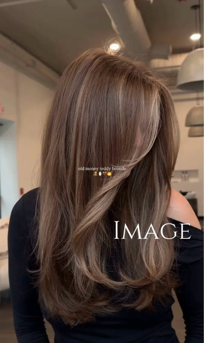 ミディアム ハイライト ヘアカラー 🤍モテレディヘア 🤍Hitohaのヘアスタイル
