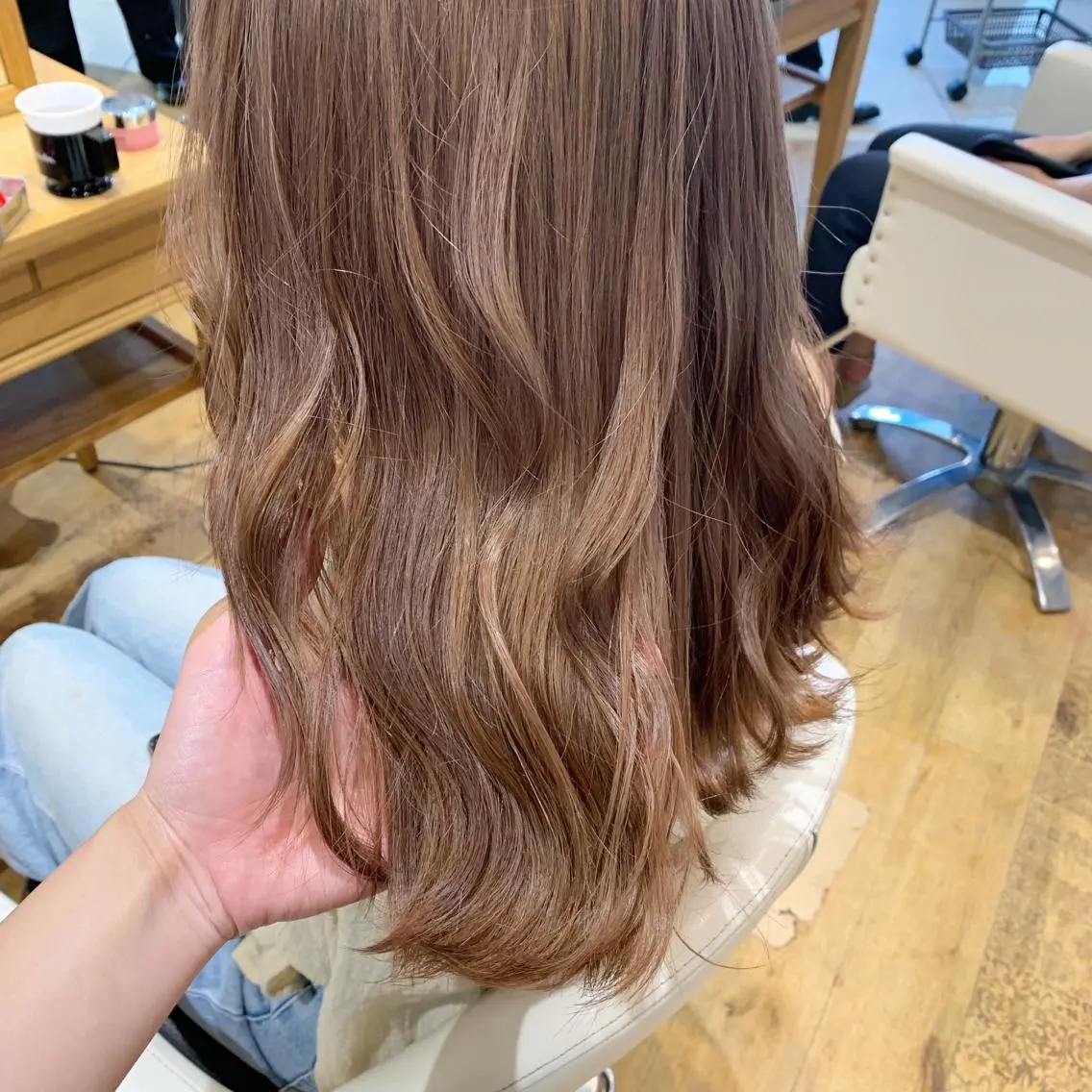 カラー ベージュカラー ラベンダーカラー 天野 利咲のヘアスタイル