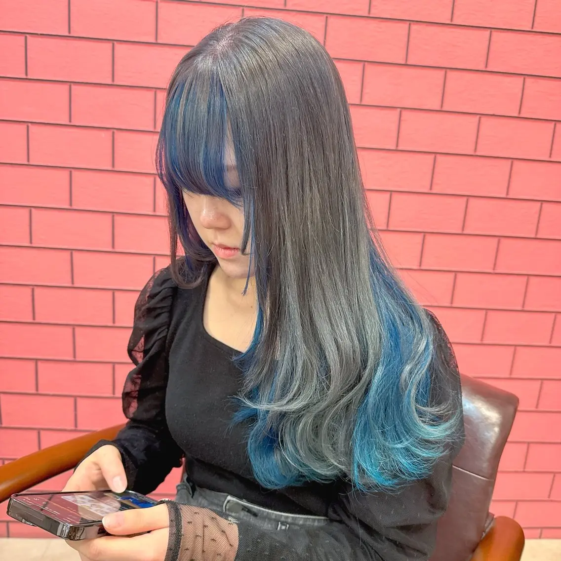 ロング カラー バレイヤージュ ブリーチ ブルーカラー ケアブリーチ ダークグレー ヘアカラー トリートメント デザインカラー 髪質改善Lilithのその他イメージ