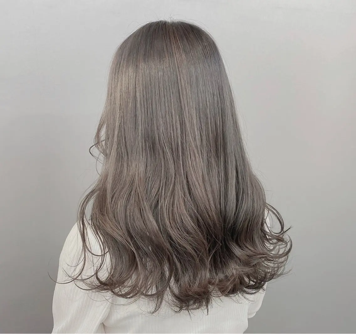 ロング カラー オリーブグレー カット ヘアカラー トリートメント ♡透け感カラー 大賀哲平♡のヘアスタイル