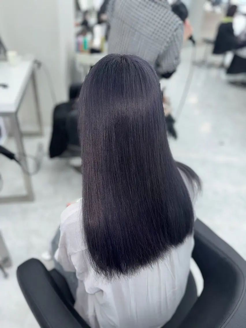 ロング カラー niina🖤 透明感×レイヤーのヘアスタイル