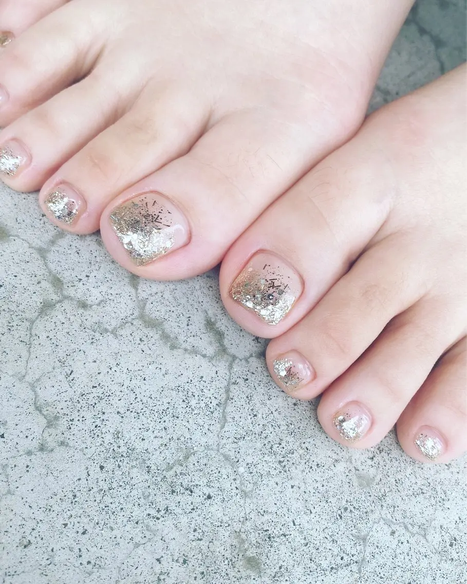 ネイル ラメ(グリッター) ラメグラデーション ハンドネイル フットネイル ハンドケア ✴︎:.｡. MAKI.｡.:✴︎のネイルデザイン