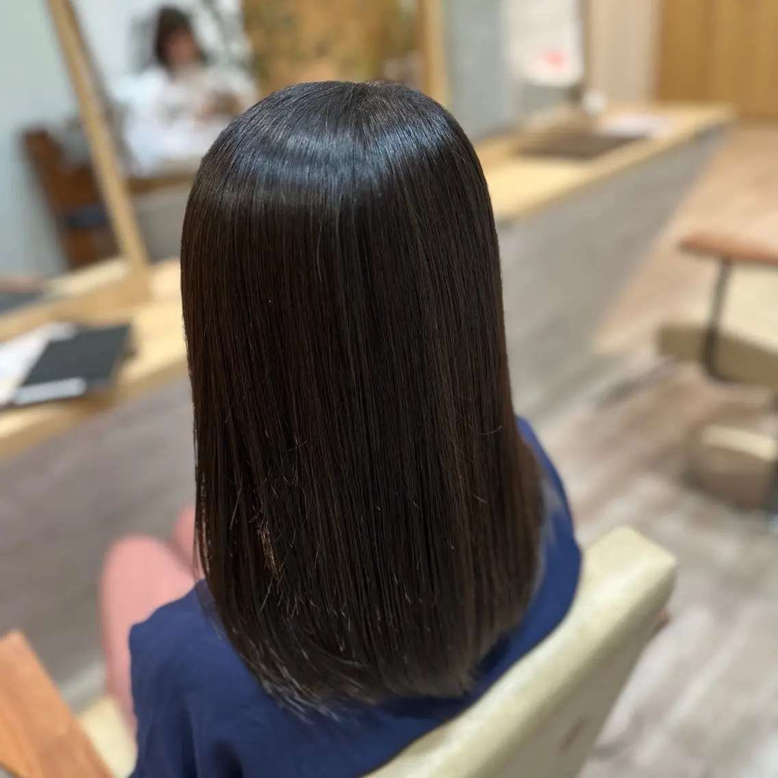 カット+カラー+髪を内側から補修する美容液ミルクトリートメント付きの写真