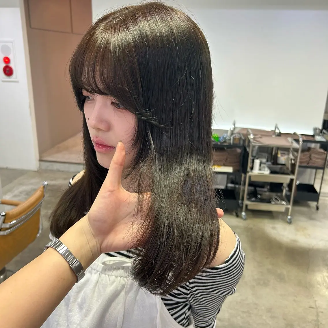 セミロング カラー アッシュ アッシュグレー アッシュグレージュ グレージュ 🧣艶カラー・ヘア セット Chie🧸のヘアスタイル