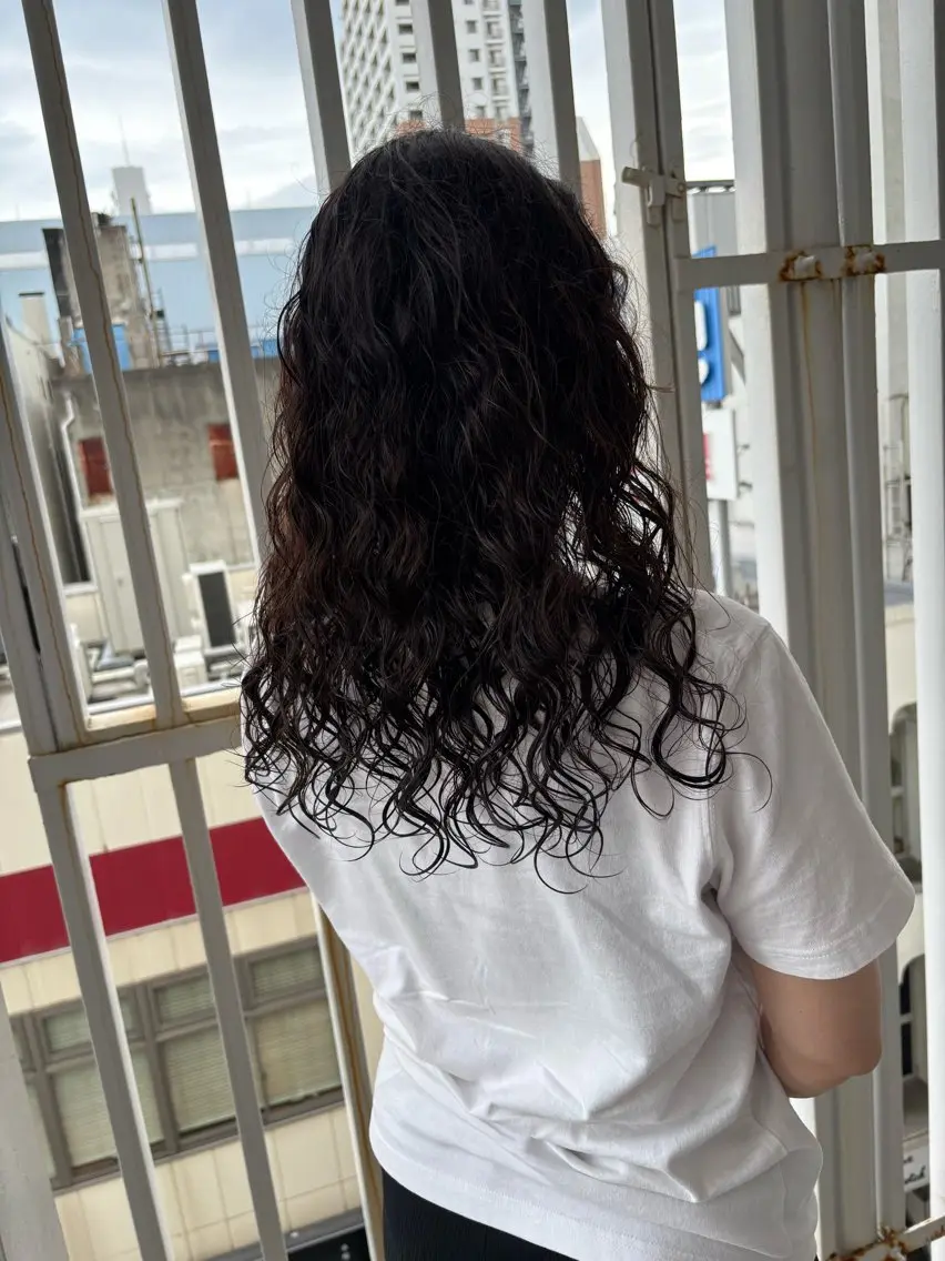 【2月限定クーポン】🌀くるくるパーマ🌀➕カット✂️➕うる艶トリートメント付き🦋の写真