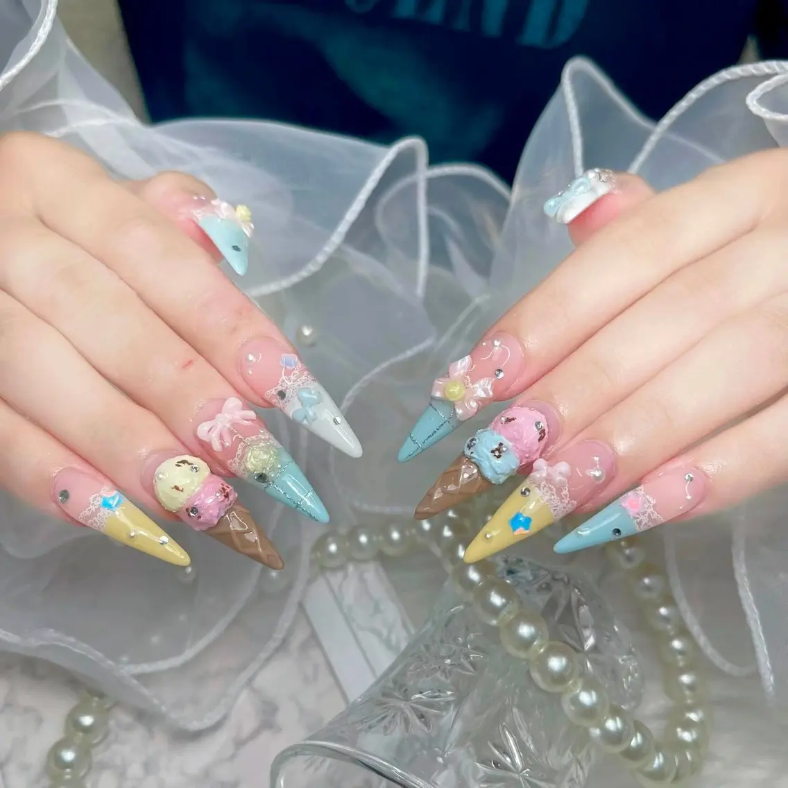 ネイル フラワーネイル ジェルネイル キラキラネイル 韓国ネイル 持ち込み ハンドネイル Nova Nailのネイルデザイン