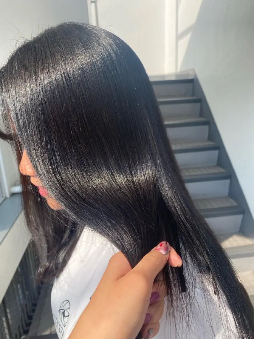 ロング ケアストレート ハナシロミサキのヘアスタイル