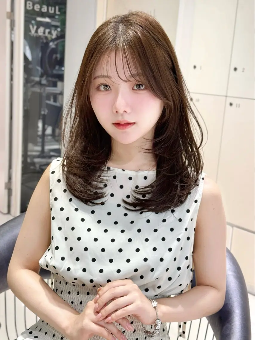 ミディアム くびれヘア 伸ばしかけ 韓国風ヘア くびれレイヤー レイヤーカット ミスズ🫧/ ブロンドハイトーンのヘアスタイル