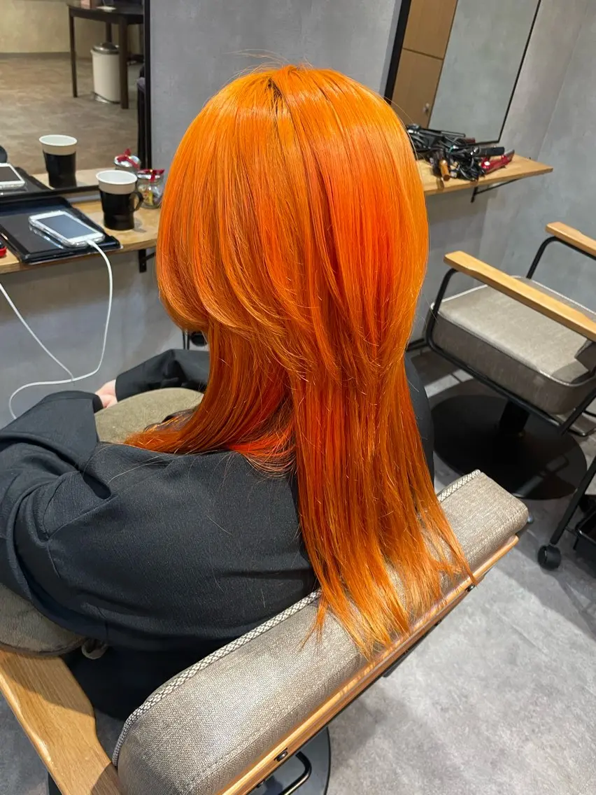 セミロング カラー ブリーチ 大久保 佳奈のヘアスタイル