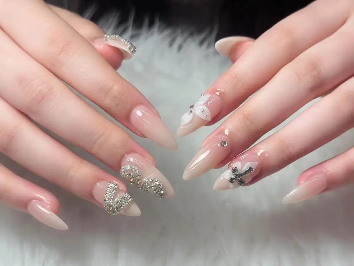 ネイル AURA NAIL🎀💅のネイルデザイン
