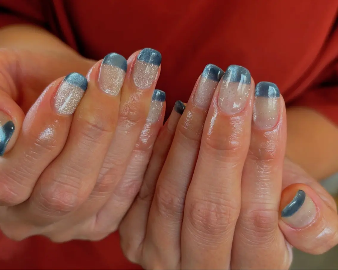 ネイル ブルー カジュアル フレンチネイル ジェルネイル キラキラネイル ハンドネイル tamu nail 金町のネイルデザイン