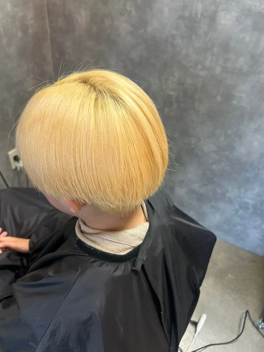 ショート ヘアカラー ROWDA ／のヘアスタイル