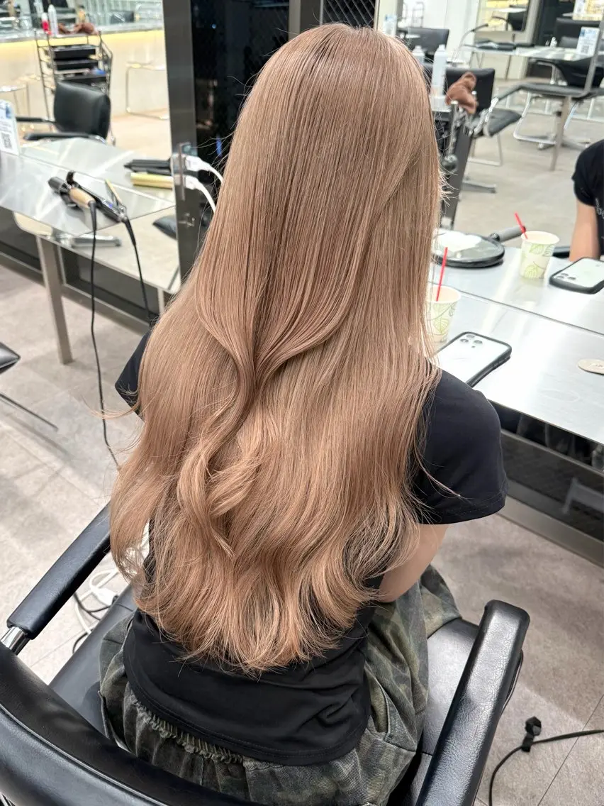 ロング ヘアカラー ミルクティーベージュ レイヤー/あげは🎀のヘアスタイル