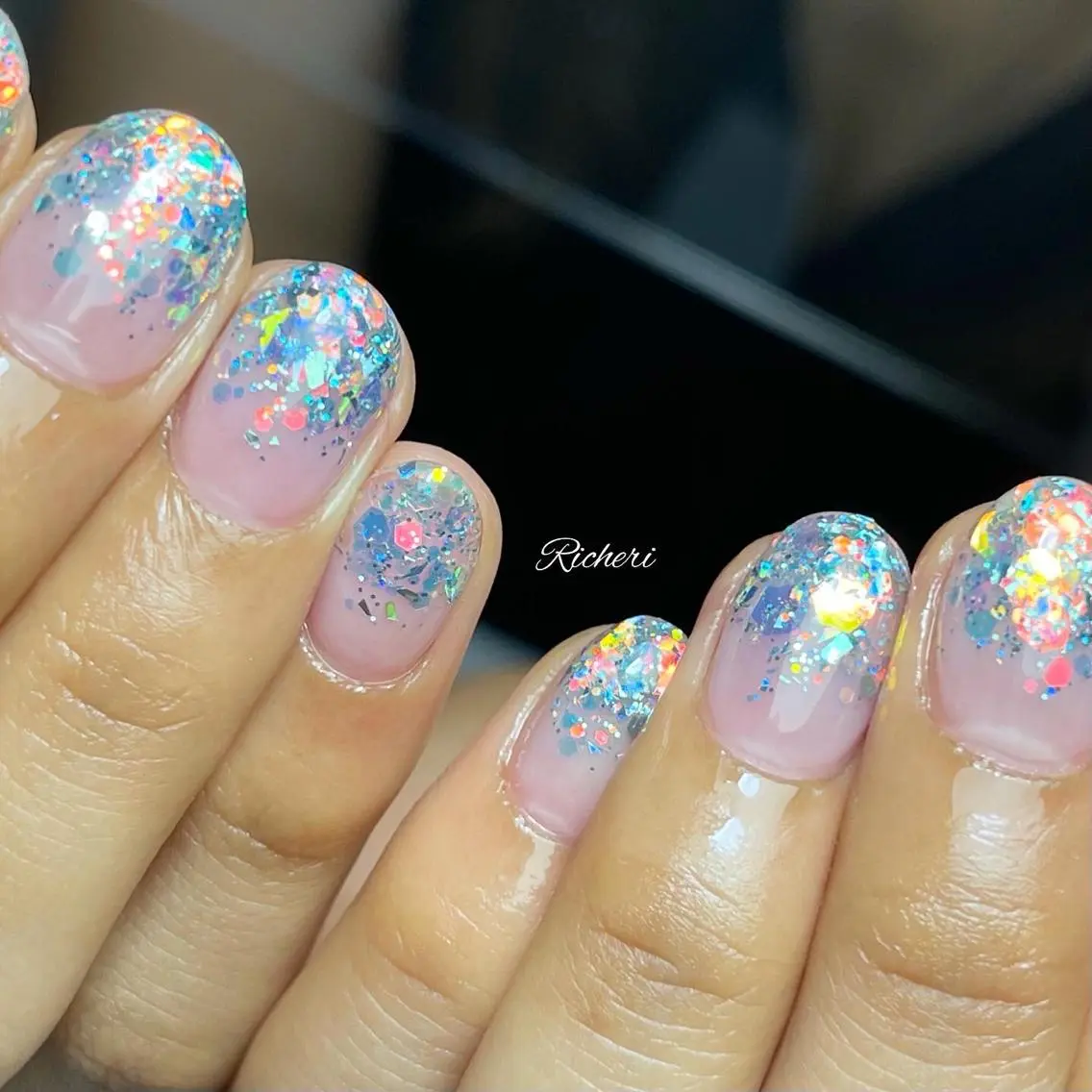 ミディアム ネイル 韓国風ヘア アートネイル フレンチネイル ジェルネイル キラキラネイル richeri beautyのネイルデザイン
