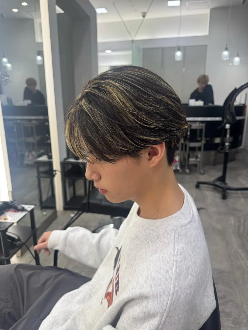 カラー メンズ メンズハイライト メンズメッシュ ハイライトカラー メッシュ カット ヘアカラー ウルフ、マッシュ パーマ特化のヘアスタイル