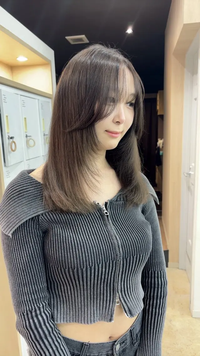 ロング カット ヘアカラー 🪽髪質改善矯正 🤍MIU🤍のヘアスタイル