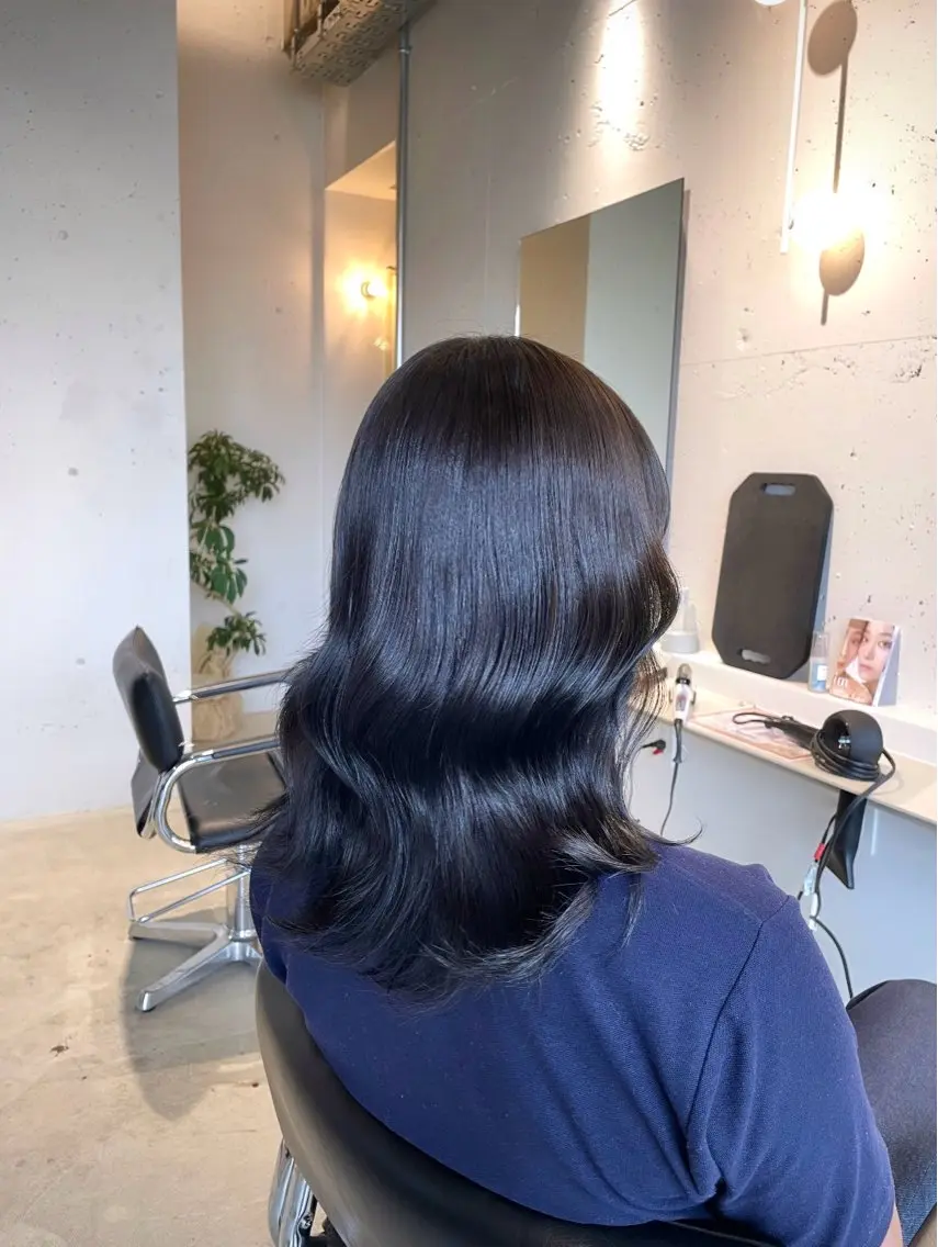 ミディアム カラー tim hinaのヘアスタイル
