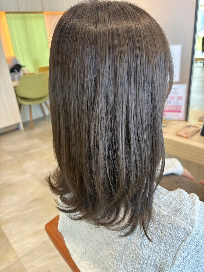 セミロング タナサワ ナツミのヘアスタイル