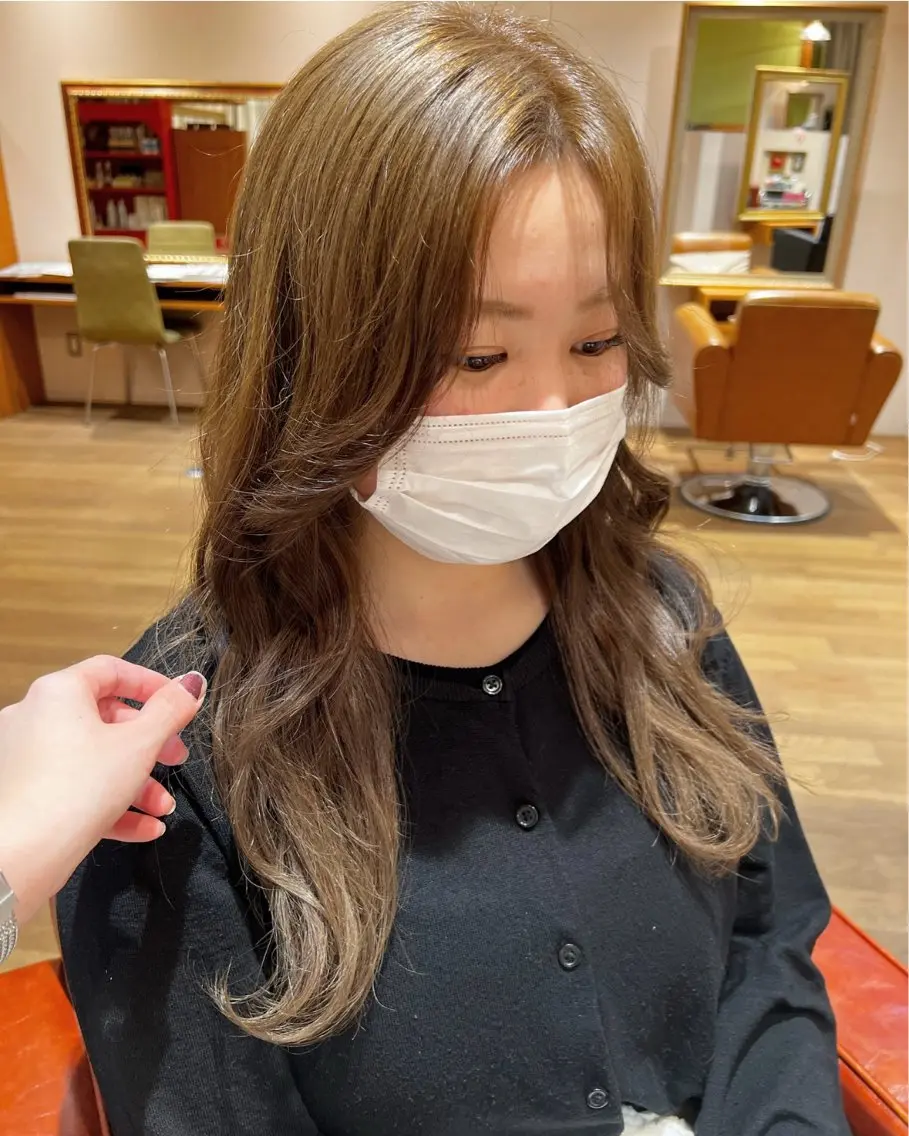 ロング カラー ベージュカラー ブリーチ ヘアカラー トリートメント Lita KANAのヘアスタイル