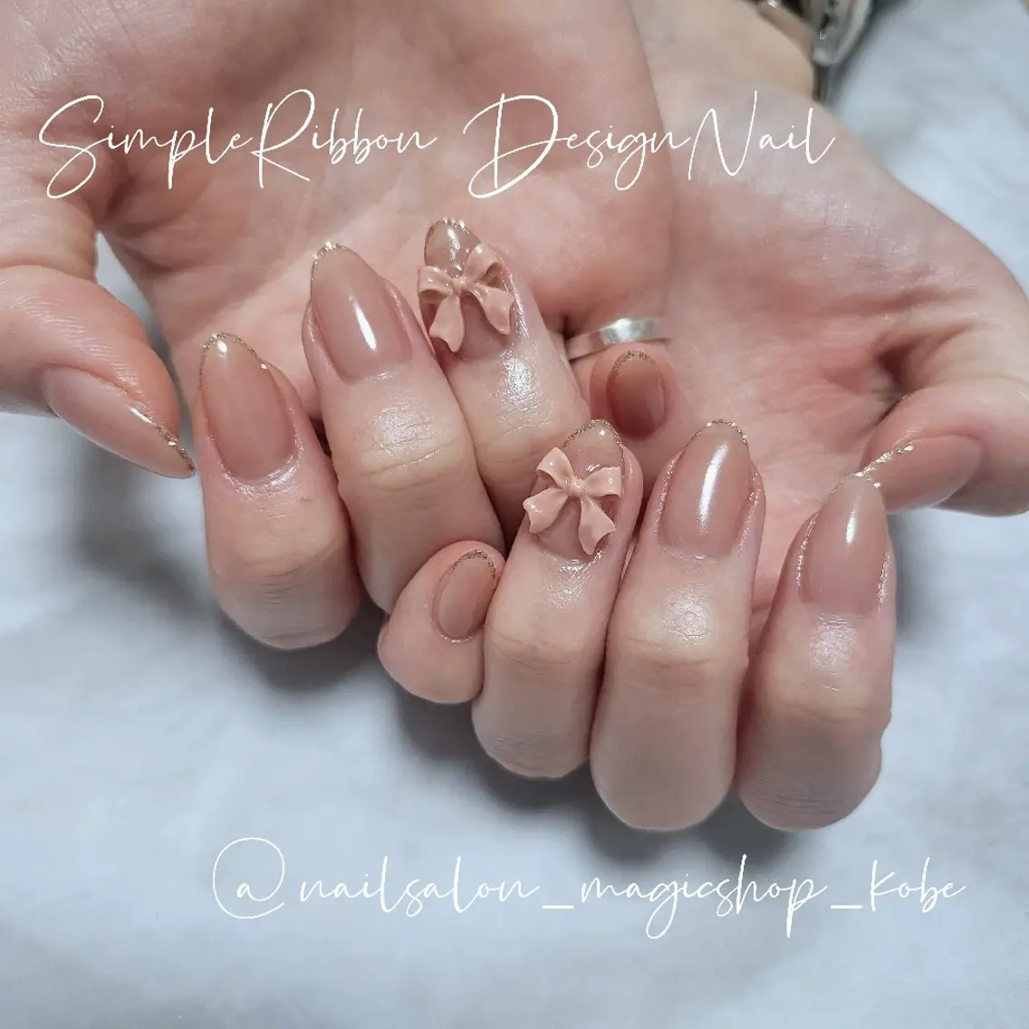ネイル ジェルネイル ゴールド ラメ(グリッター) ワンカラーネイル リボン ハンドネイル Nailsalon MagicShopのネイルデザイン