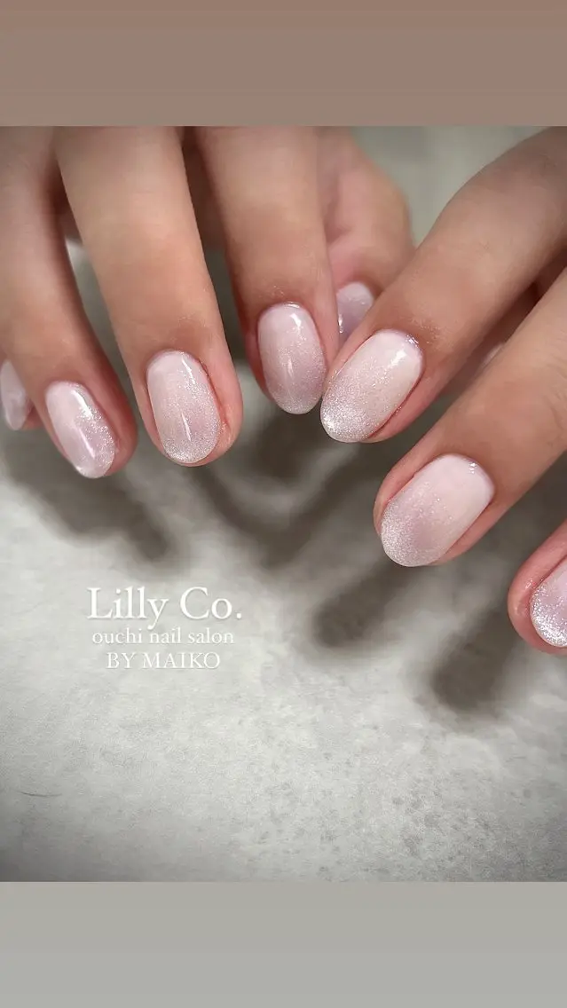 ネイル グラデーション ホワイト ハンドネイル ハンドケア Lilly Co.のネイルデザイン